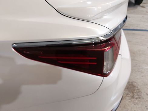 Used 2024 Lexus ES 300h w/ Premium Package FWD image 36