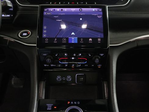 Used 2024 Jeep Grand Cherokee L Limited w/ Luxury Tech Group II image 23