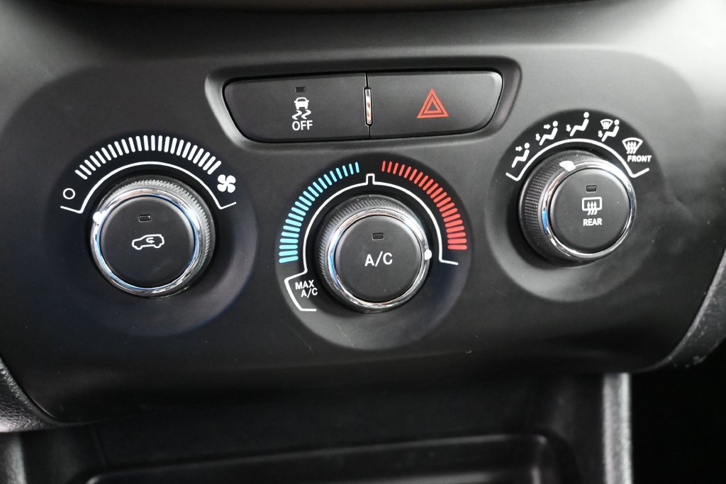Used 2016 Jeep Cherokee Sport AWD/4WD image 17