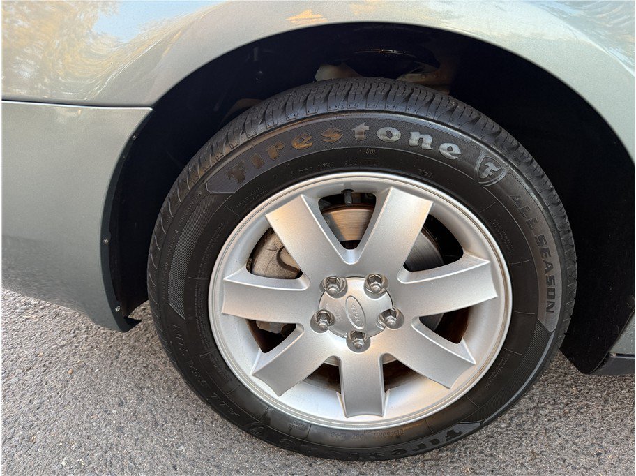 Used 2005 Ford Five Hundred SEL FWD image 12