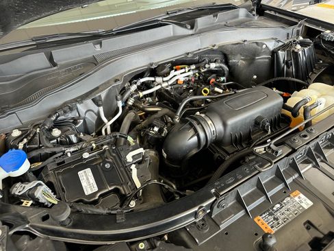 Used 2022 Ford Explorer XLT w/ Equipment Group 202A RWD image 12