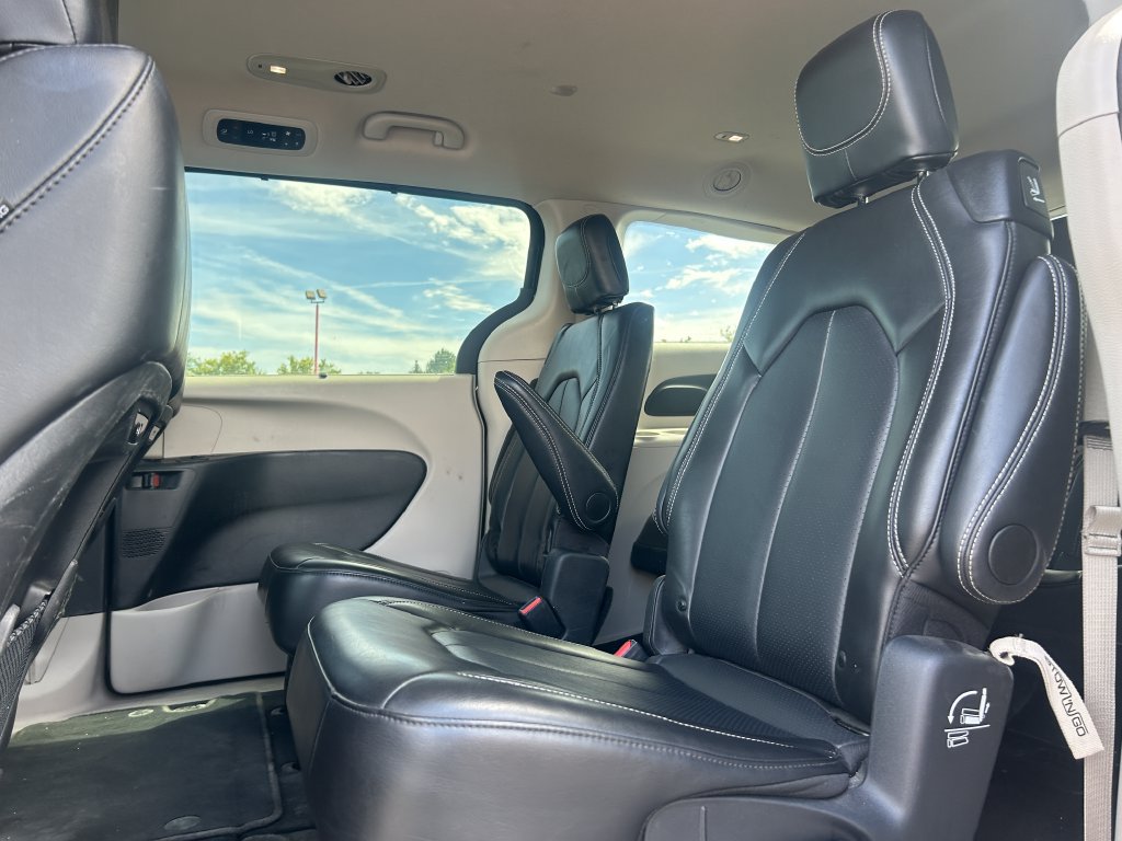 Used 2024 Chrysler Pacifica Touring-L FWD image 27