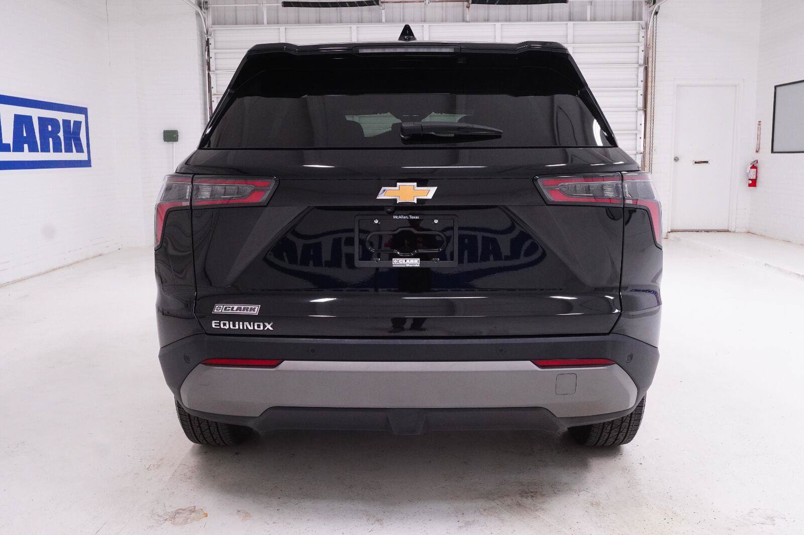 Used 2026 Chevrolet Equinox LT FWD image 30