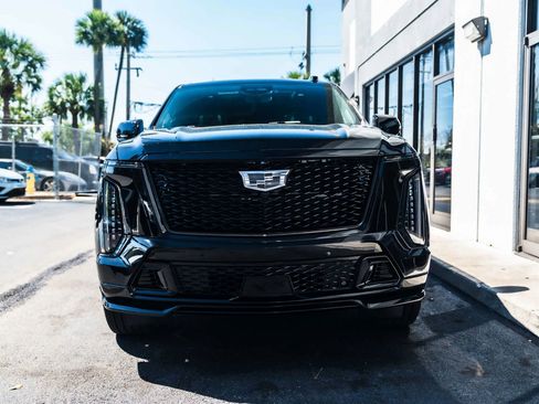 Used 2026 Cadillac Escalade ESV V w/ LPO, ONYX Package AWD/4WD image 3
