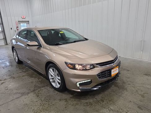 Used 2018 Chevrolet Malibu LT w/ LPO, Convenience Package 2 FWD image 2