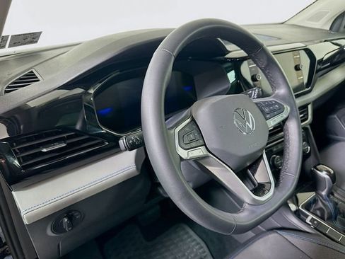 Used 2024 Volkswagen Taos SE image 10