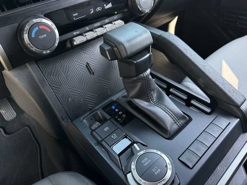 Used 2025 Toyota Tacoma SR5 AWD/4WD image 21
