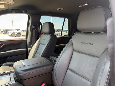 Used 2025 GMC Yukon Denali AWD/4WD image 10