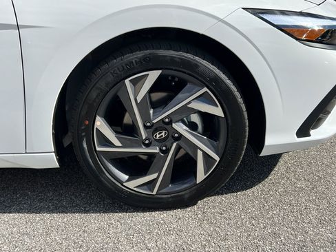 Certified 2025 Hyundai Elantra Sport image 12