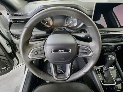 Used 2022 Jeep Compass Latitude w/ Sun and Sound Group AWD/4WD image 11