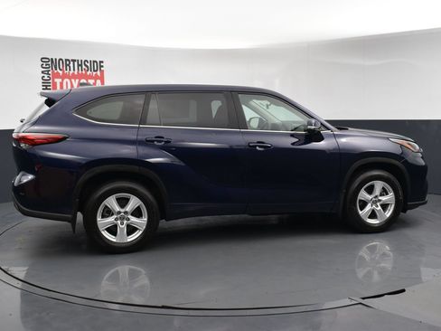 Used 2023 Toyota Highlander L FWD image 5