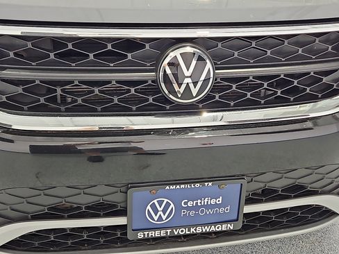 Certified 2023 Volkswagen Taos SE w/ Panoramic Sunroof Package FWD image 32