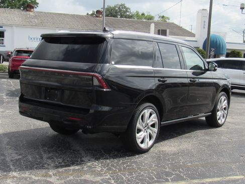 New 2025 Lincoln Navigator Reserve image 3