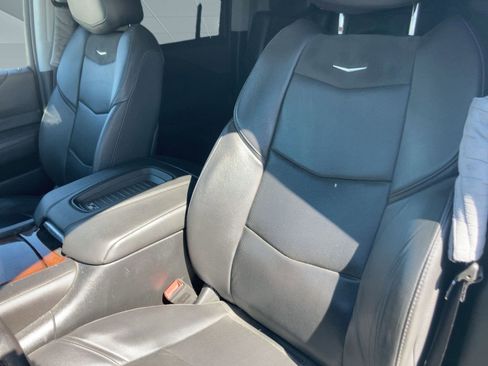 Used 2018 Cadillac Escalade ESV Luxury image 21