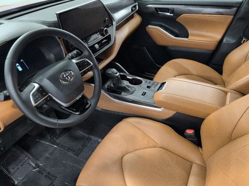 Used 2026 Toyota Highlander Platinum AWD/4WD image 9