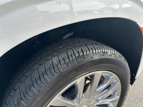 Used 2021 Cadillac Escalade Premium Luxury RWD image 19