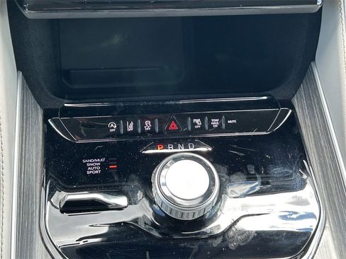 Used 2024 Jeep Wagoneer Series II w/ Flexible Seating Group image 16