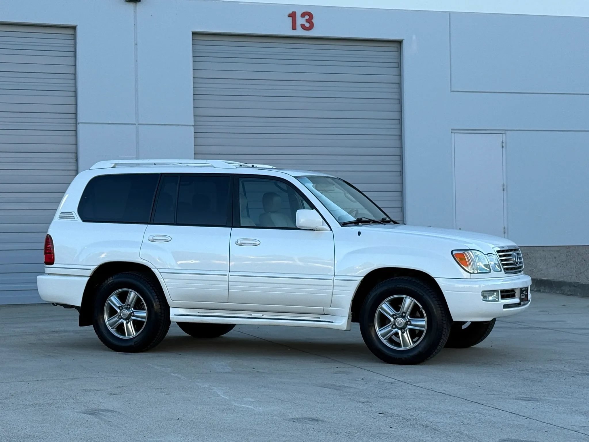 Used 2006 Lexus LX 470 4WD w/ Preferred Accessory Pkg image 9