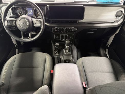 Used 2025 Jeep Gladiator Sport AWD/4WD image 10