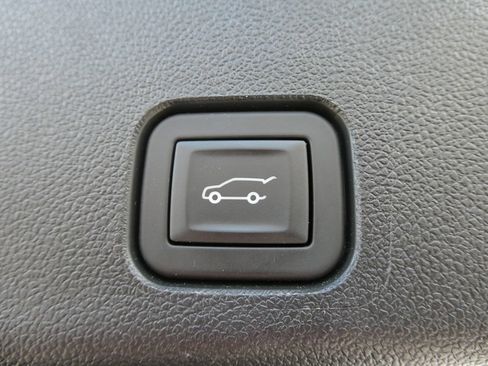 Certified 2025 Chevrolet Traverse RS FWD image 18