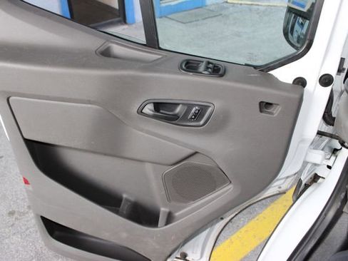Used 2023 Ford Transit 250 Medium Roof image 9