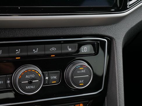 Certified 2023 Volkswagen Atlas Cross Sport SE w/ Panoramic Sunroof Package AWD/4WD image 28