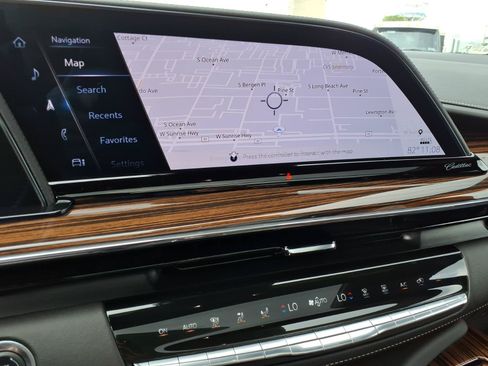 Used 2024 Cadillac Escalade ESV Premium Luxury AWD/4WD image 31