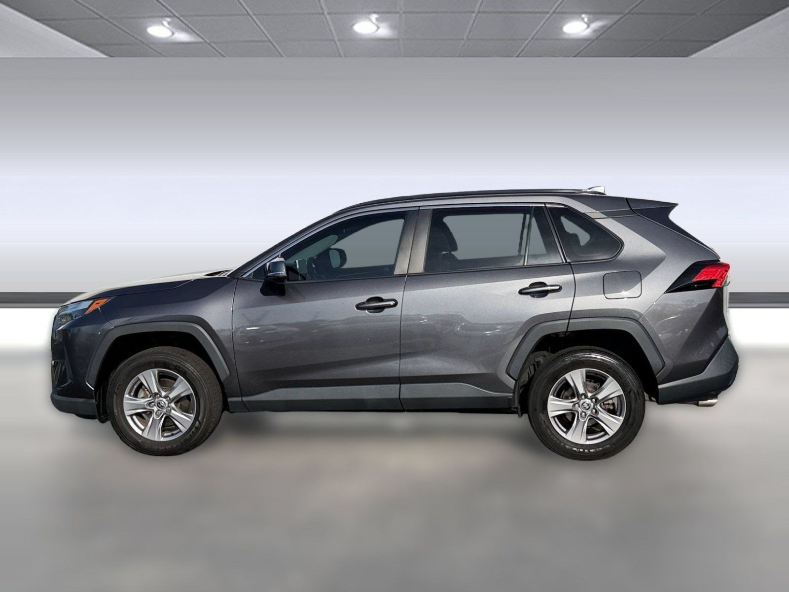 Used 2023 Toyota RAV4 XLE w/ Convenience Package FWD image 2