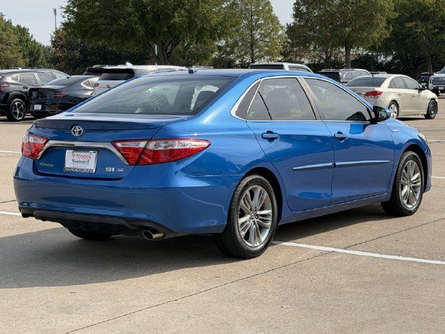 Used 2017 Toyota Camry SE w/ Moonroof Package FWD image 4