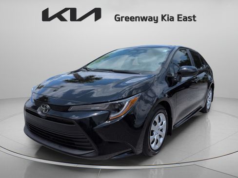 Used 2025 Toyota Corolla LE FWD image 9