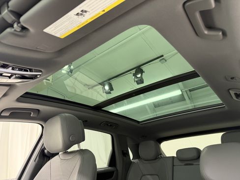 Certified 2023 Porsche Cayenne AWD/4WD image 35