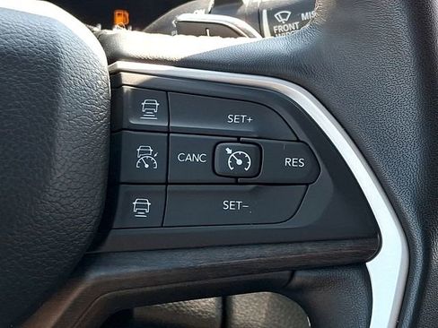 Used 2022 Jeep Grand Cherokee L Limited image 24