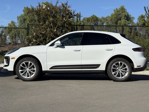 Used 2025 Porsche Macan image 2