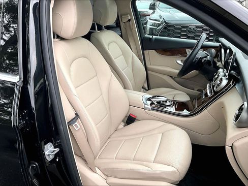 Used 2019 Mercedes-Benz GLC 300 4MATIC image 9