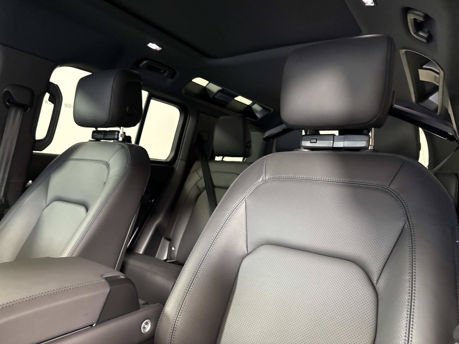 New 2026 Land Rover Defender 110 X-Dynamic SE AWD/4WD image 20