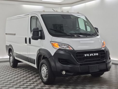 Used 2025 RAM ProMaster 2500 w/ Convenience Group FWD image 7