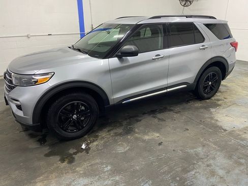 Used 2023 Ford Explorer XLT w/ Equipment Group 202A AWD/4WD image 6