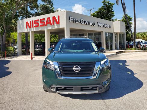 Certified 2024 Nissan Pathfinder SL image 2