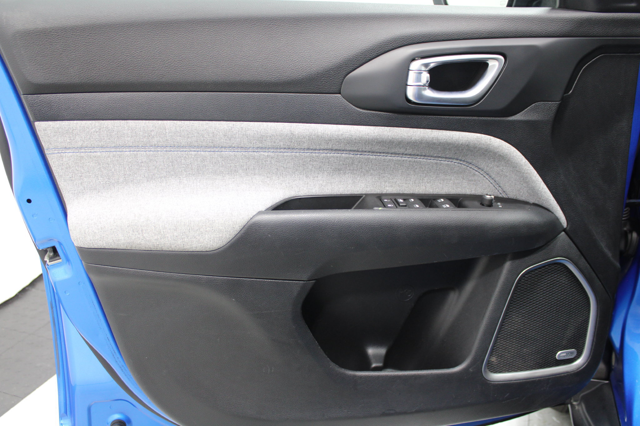 Used 2022 Jeep Compass Latitude w/ Sun and Sound Group FWD image 11