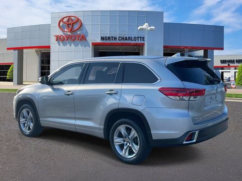 Used 2017 Toyota Highlander Limited FWD image 4