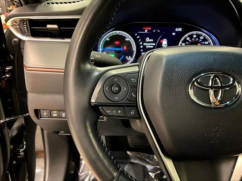 Used 2021 Toyota Venza XLE w/ Softex Package AWD/4WD image 11