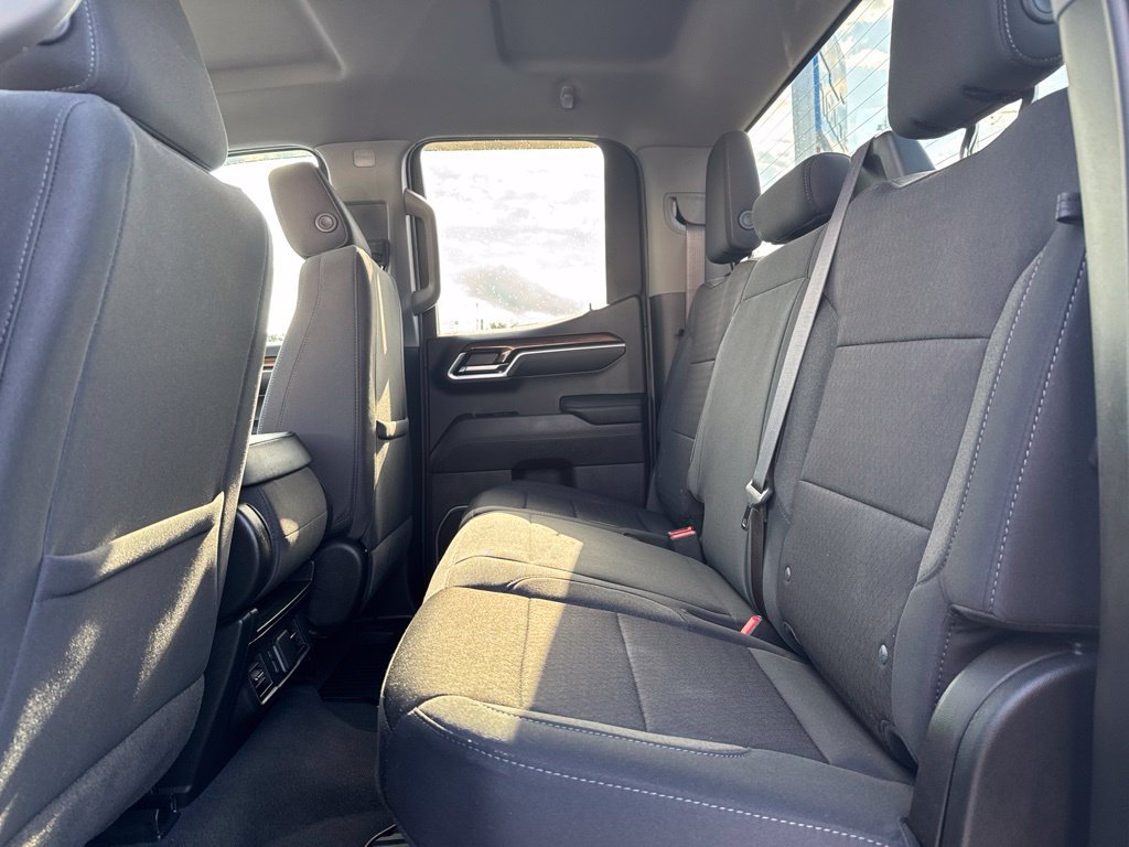 Used 2023 Chevrolet Silverado 1500 LT AWD/4WD image 19