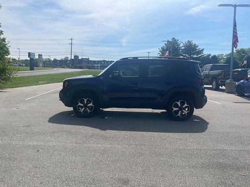 Used 2019 Jeep Renegade Trailhawk AWD/4WD image 2