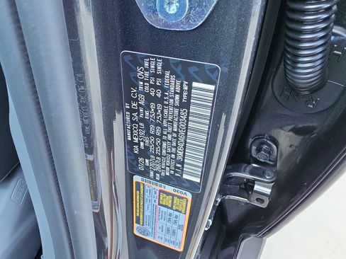New 2027 Kia EV3 Wind FWD image 30
