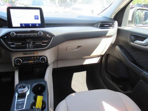 Used 2022 Ford Escape SEL w/ Technology Package FWD image 14