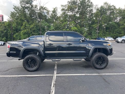 Used 2021 Toyota Tacoma TRD Off-Road w/ Technology Package AWD/4WD image 21