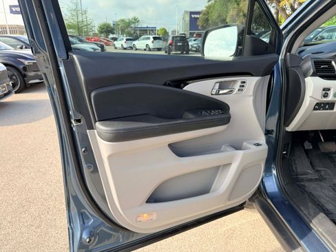 Used 2020 Honda Pilot Touring image 9