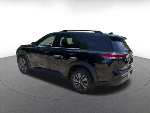 Used 2025 Nissan Pathfinder SV FWD image 10