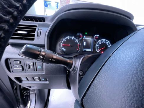 Used 2022 Toyota 4Runner SR5 Premium w/ Moonroof Package AWD/4WD image 18