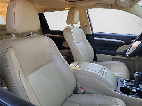 Used 2017 Toyota Highlander XLE FWD image 12